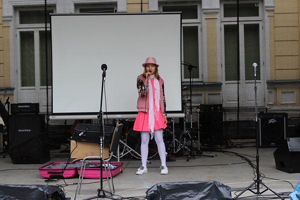 /pliki/pictures/file/aktualnosci/solistka 2.jpg /pliki/pictures/file/aktualnosci/solistka 2.jpg